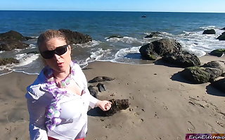 Comme ci tour guide blows migrant on someone's skin beach then fucks