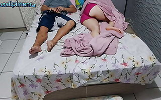 tia teve que dividir a cama com sobrinho devido reforma de sua casa! tudo tramado pela tia.